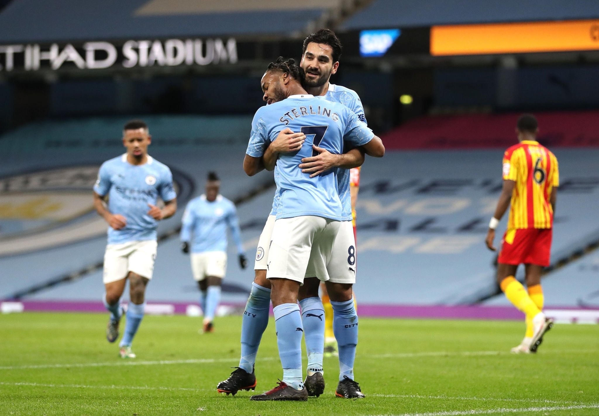 防守中给予 防守中给予